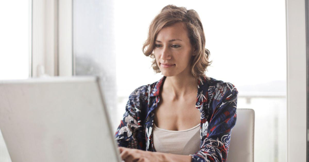 Virtual Assistant vs. Software vs. Employee: An Oregon Small Business Guide